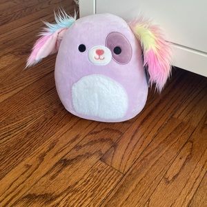 I’m selling a brand new swuishmellow. It is new and cute and very soft